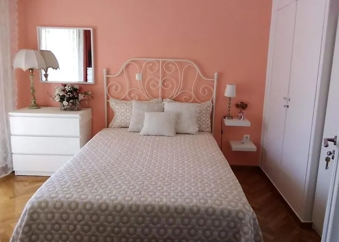 Sylvia' S Apartments